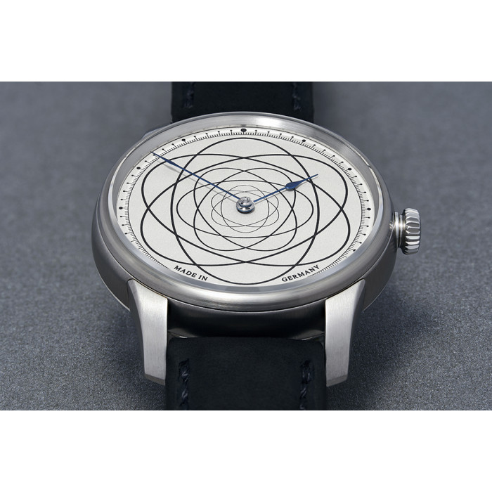 Atom Moore 37, Moritz Grossmann