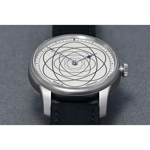 Atom Moore 37, Moritz Grossmann