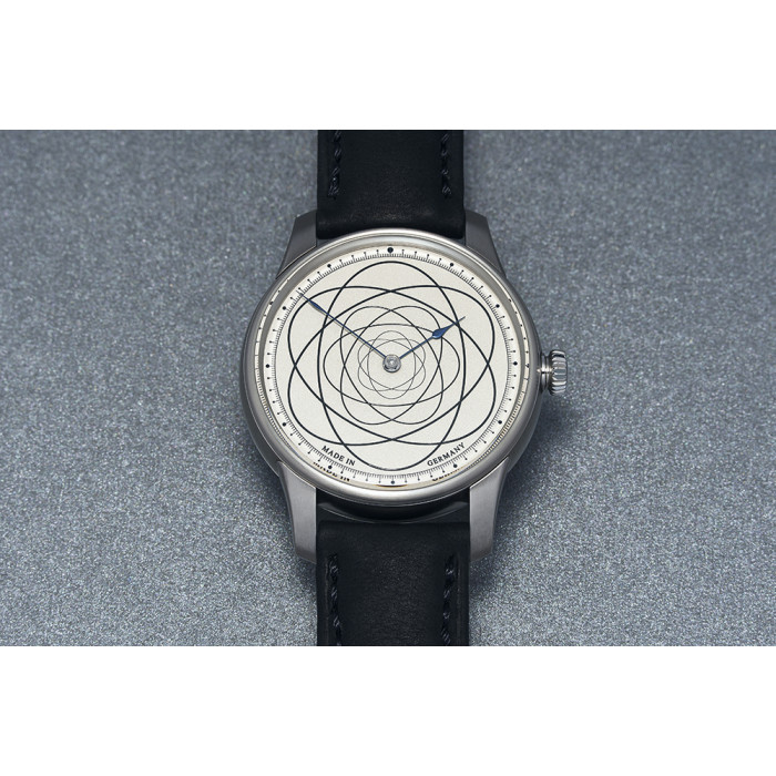 Atom Moore 37, Moritz Grossmann