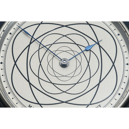 Atom Moore 37, Moritz Grossmann