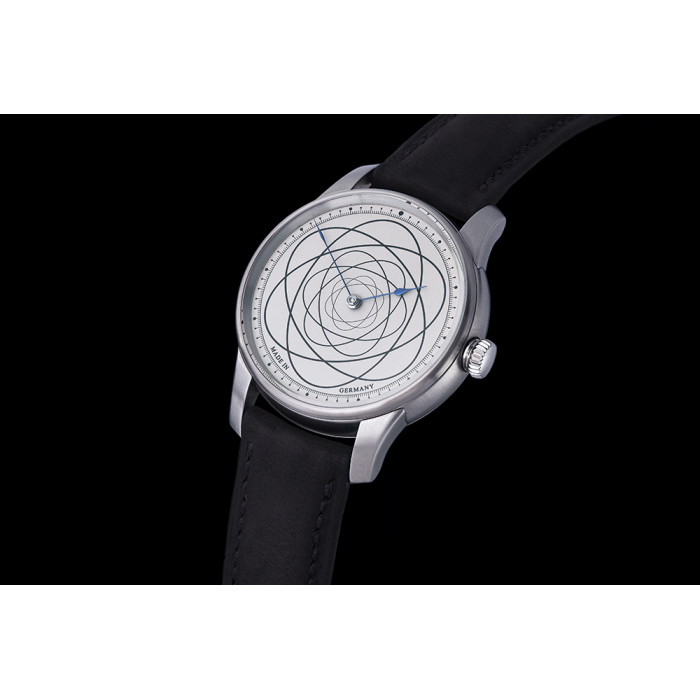 Atom Moore 37, Moritz Grossmann