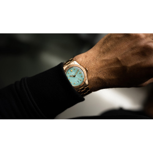 Divers Sixty Five, Oris