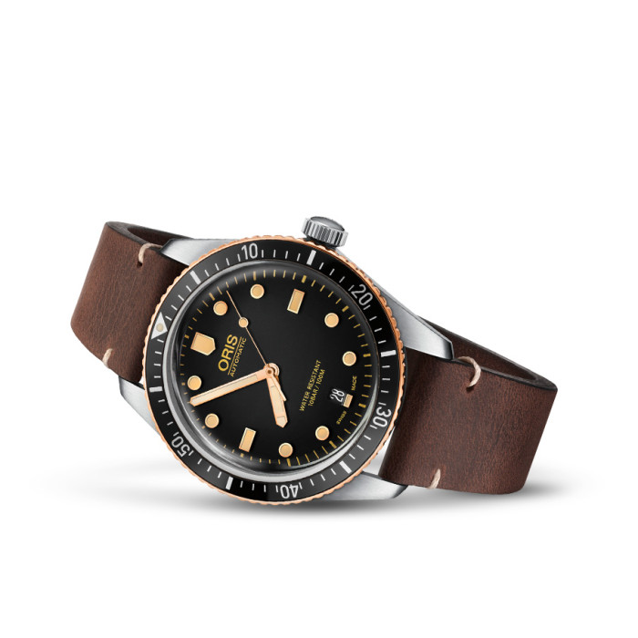 Divers Sixty Five, Oris