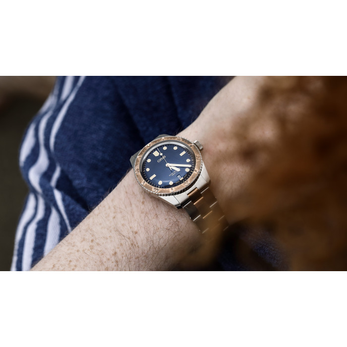 Divers Sixty Five, Oris