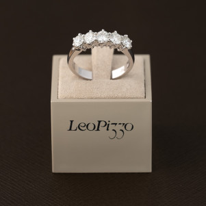 Anello Diamanti, Leo Pizzo