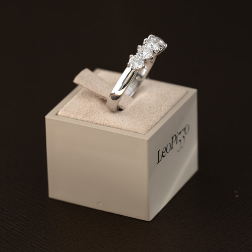 Anello Diamanti, Leo Pizzo