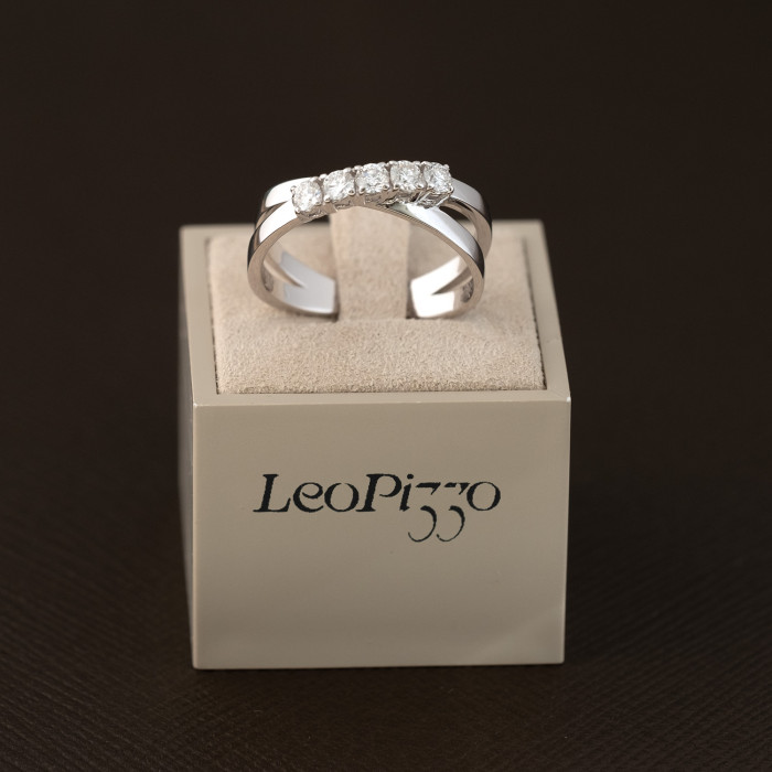 Anello Diamanti, Leo Pizzo