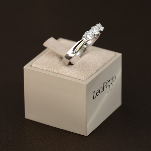 Anello Trilogy, Leo Pizzo