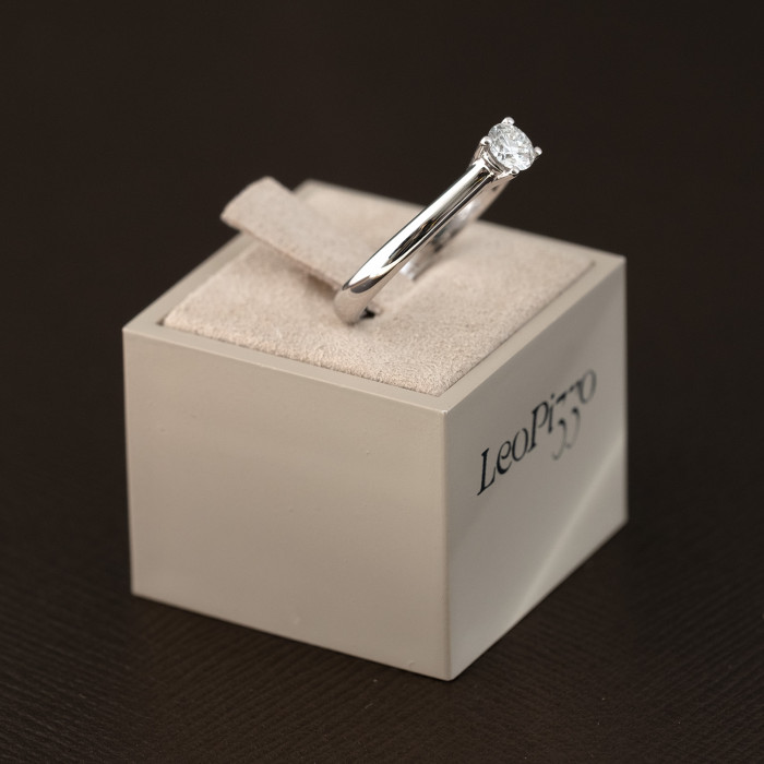 Anello Solitario, Leo Pizzo