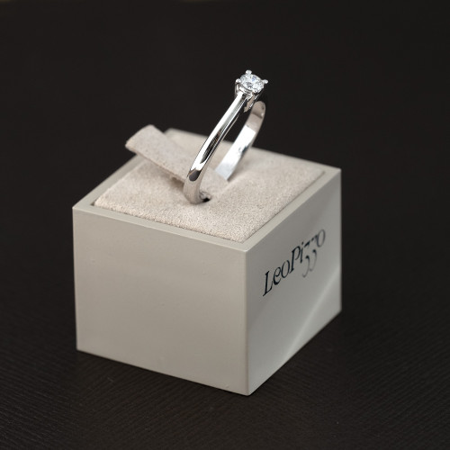 Anello Solitario, Leo Pizzo