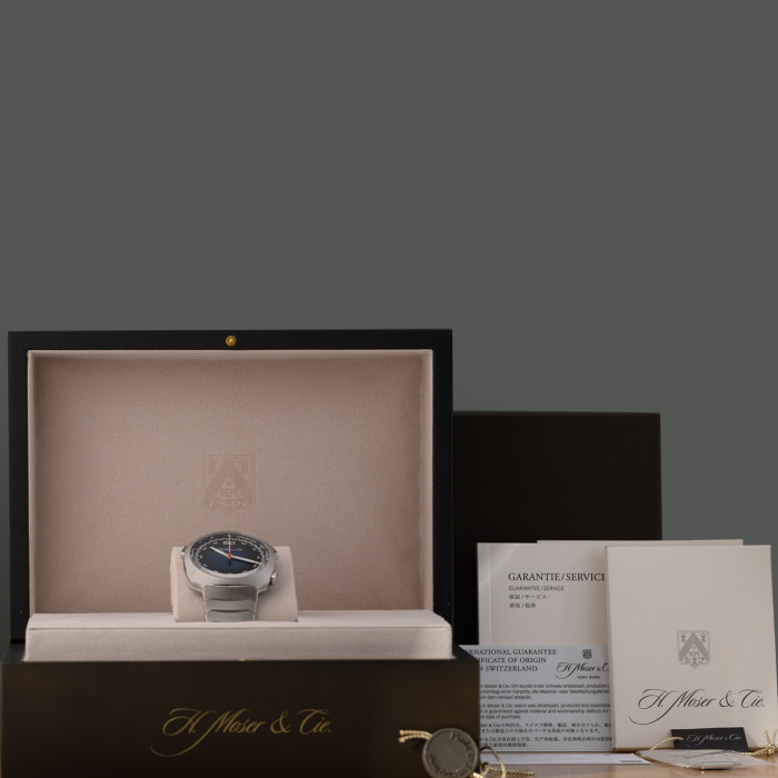 H.Moser & Cie. Streamliner Flyback Chronograph...