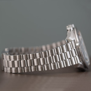 Omega Speedmaster Professional Moonwatch Ref. 31030425001001 2