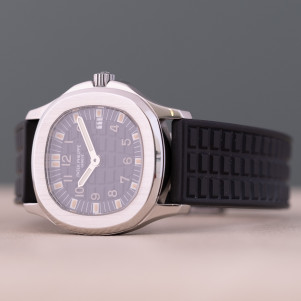 Patek Philippe Aquanaut Lady Ref. 4960A-010 2