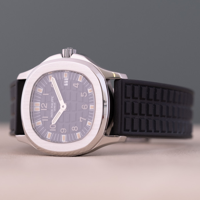 Patek Philippe Aquanaut Lady Ref. 4960A-010