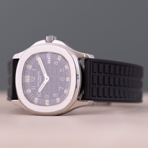 Patek Philippe Aquanaut Lady Ref. 4960A-010