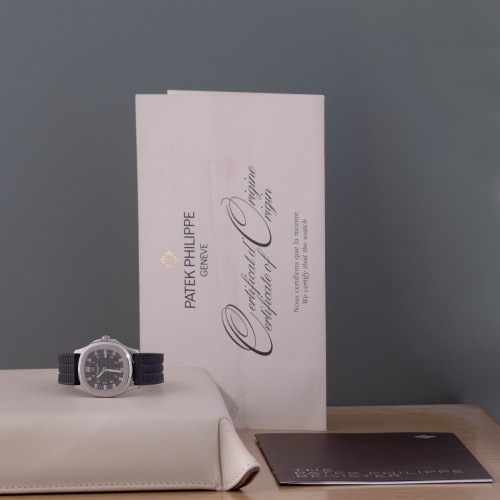 Patek Philippe Aquanaut Lady Ref. 4960A-010