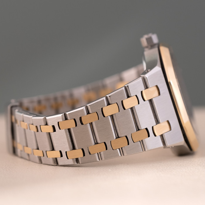 Audemars Piguet Royal Oak Day-Date Ref. 25594SA