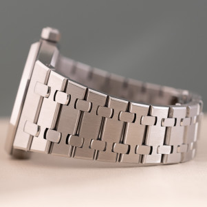 Audemars Piguet Royal Oak Ref. 15300ST 2