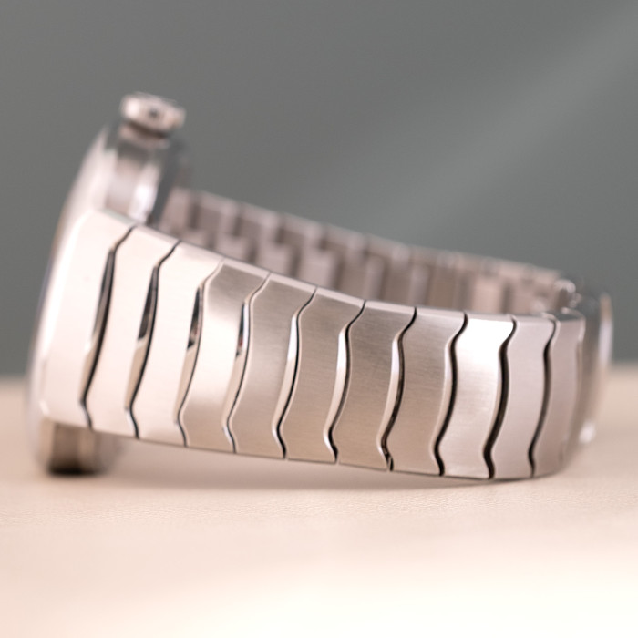 H.Moser & Cie. Streamliner Ref. 6200-1200