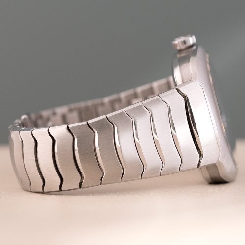 H.Moser & Cie. Streamliner Ref. 6200-1200