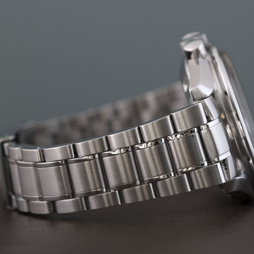 Omega Speedmaster Broad Arrow Ref. 35945000